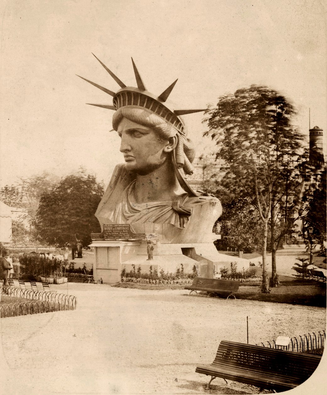 La testa della Statua della Libertà in mostra a Parigi da Albert Fernique