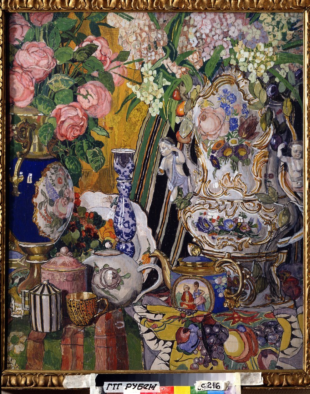 Natura morta con fiori e porcellana da Aleksandr Jakovlevic Golovin