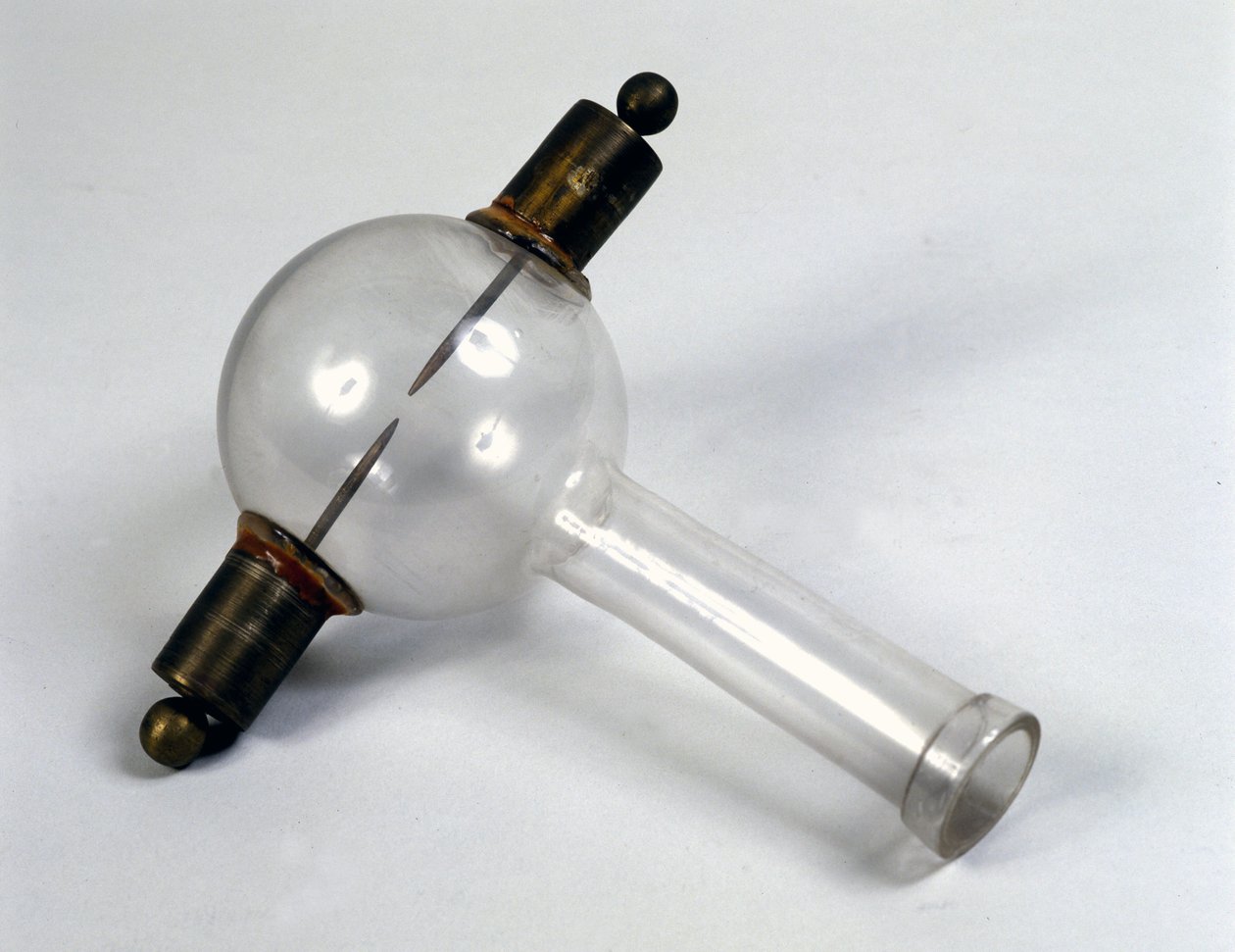 Il fucile elettrico di Alessandro Volta usato per accendere il metano. Museo della Scienza e della Tecnologia, Milano. da Alessandro Volta