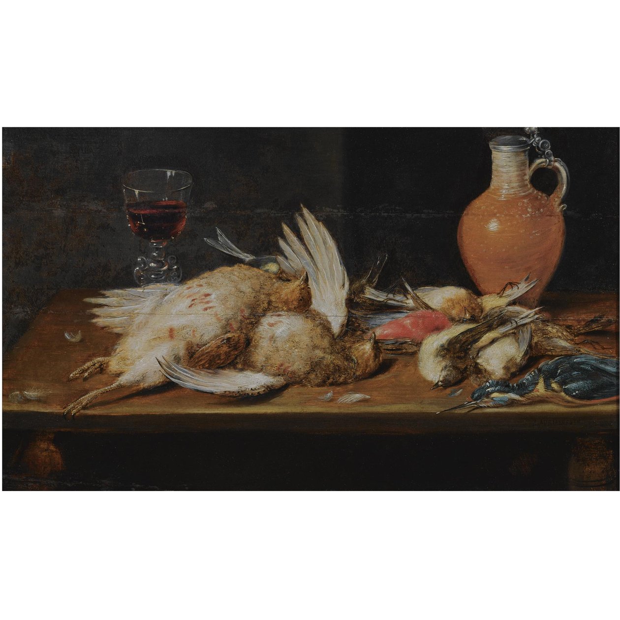 Una natura morta con un pettirosso, un martin pescatore, pernici e uccelli canori, il tutto su un tavolo di legno, insieme a un bicchiere e a una brocca di terracotta da Alexander Adriaenssen