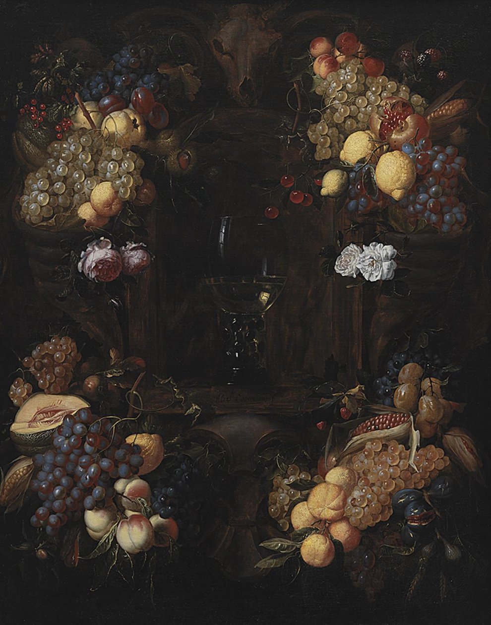 Cartiglio con ghirlande di frutta e un bicchiere di vino da Alexander Coosemans
