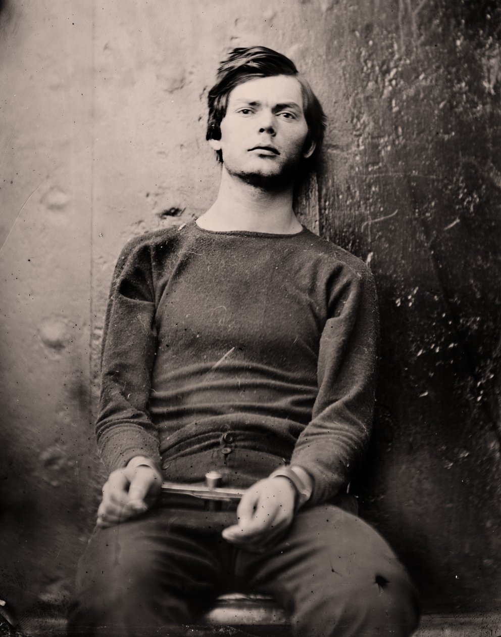 Lewis Powell con manette ai polsi a bordo della USS Saugus, 1865 da Alexander Gardner