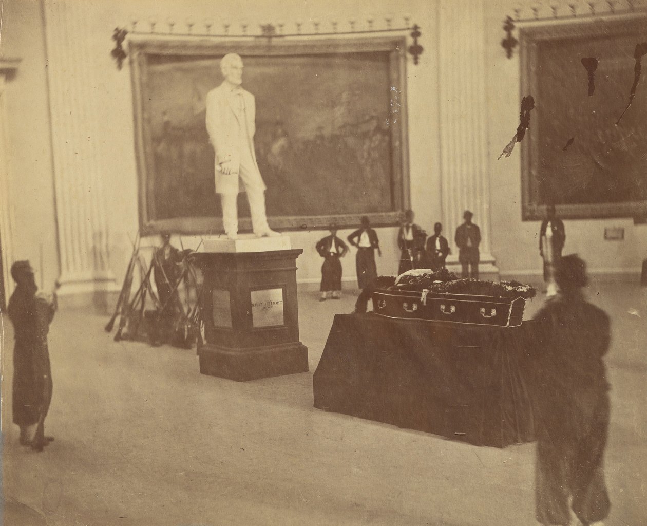 [Thaddeus Stevens in stato nella Rotonda del Campidoglio a Washington], 1867 da Alexander Gardner