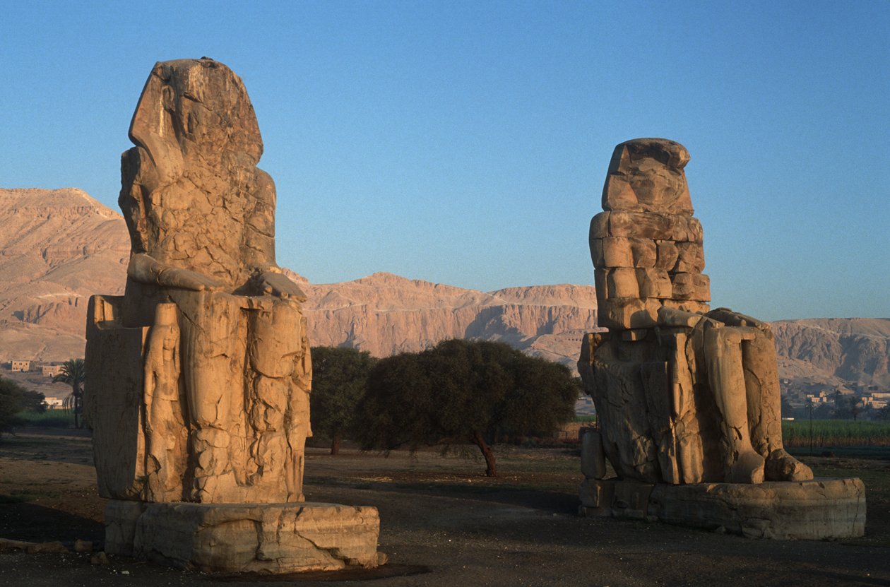 Egitto, antica Tebe, statue di Amenhotep III Colossi di Memnone da Nicolas Toussaint Charlet