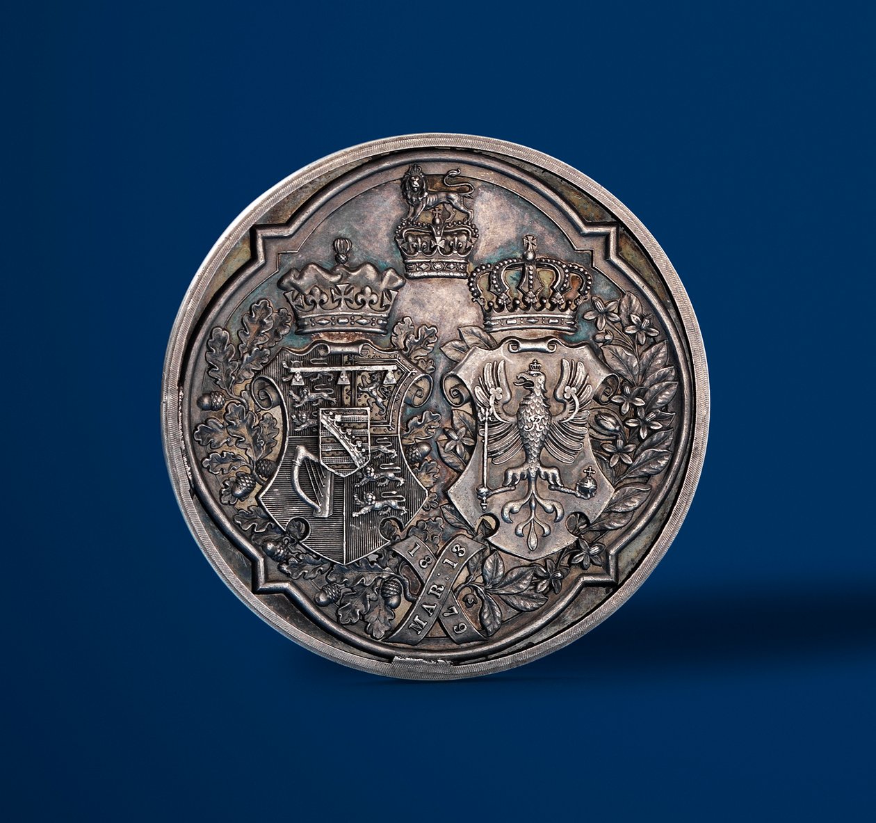 Medaglia commemorativa del matrimonio del Duca di Connaught e della Principessa Luisa di Prussia, 1879 (retro) da Alfred and Wyon, Joseph Shephard Wyon