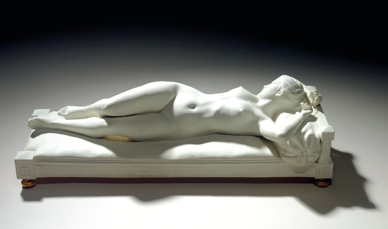Figura in biscotto di Sèvres di un nudo reclinato, 
