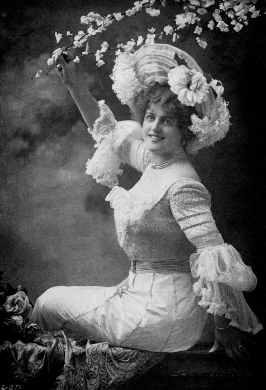 Marie Studholme, attrice teatrale inglese da Alfred Ellis and Walery