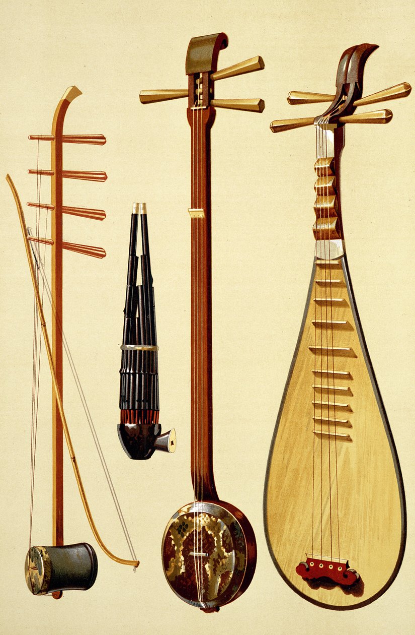Un huqin e arco, uno sheng, un sanxian e un pipa, strumenti cinesi da 