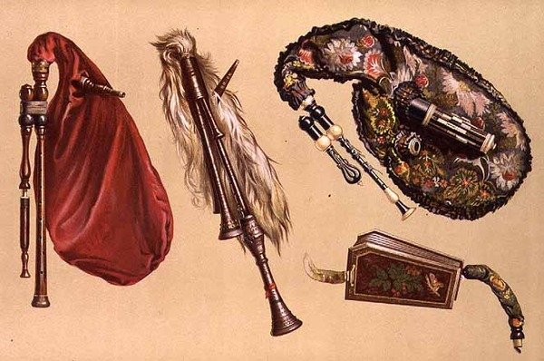 Cornamuse: quattro tra cui una Cornemuse, una Calabrese e una Musette, da 