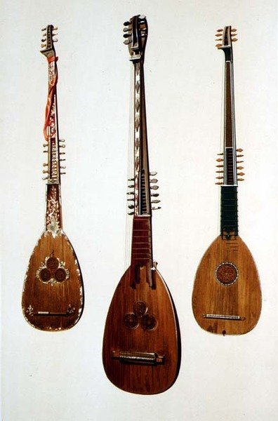 Tre chittaroni, due da Venezia c.1608 e uno dalla Gran Bretagna c.1885, da 
