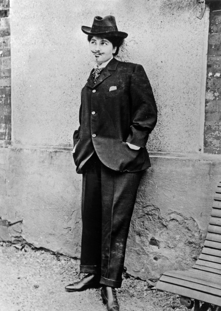 Misia Nathanson (1872-1950) futura Misia Sert, vestita da uomo, c. 1900, foto di Alfred Natanson da Alfred Natanson