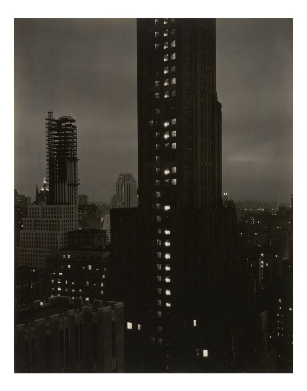 [Dalla mia finestra allo Shelton, a nord] da Alfred Stieglitz