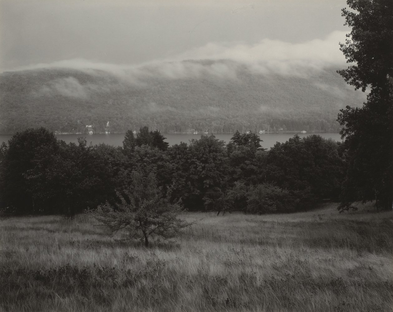 Il lago George visto dalla collina da Alfred Stieglitz