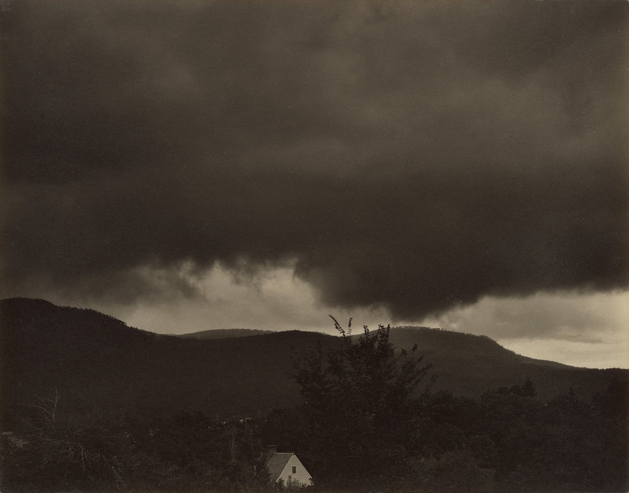 [Musica: Una sequenza di dieci fotografie di nuvole, n. 1] da Alfred Stieglitz