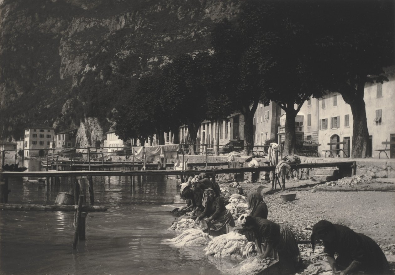 Lavandaie a Riva del Garda da Alfred Stieglitz