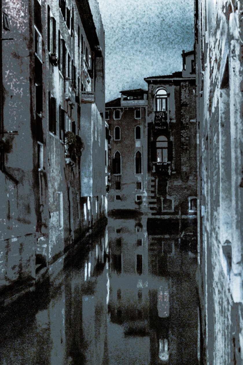 Mattina tranquilla, Venezia, 2019 (fotografia ridipinta a mano) da Alice Gur Arie