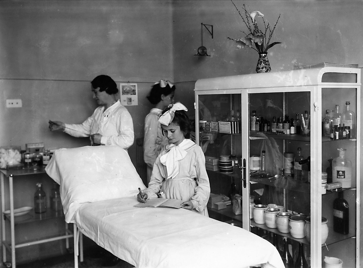 Villa Rosa Maltoni Mussolini: studentesse nella stanza dell
