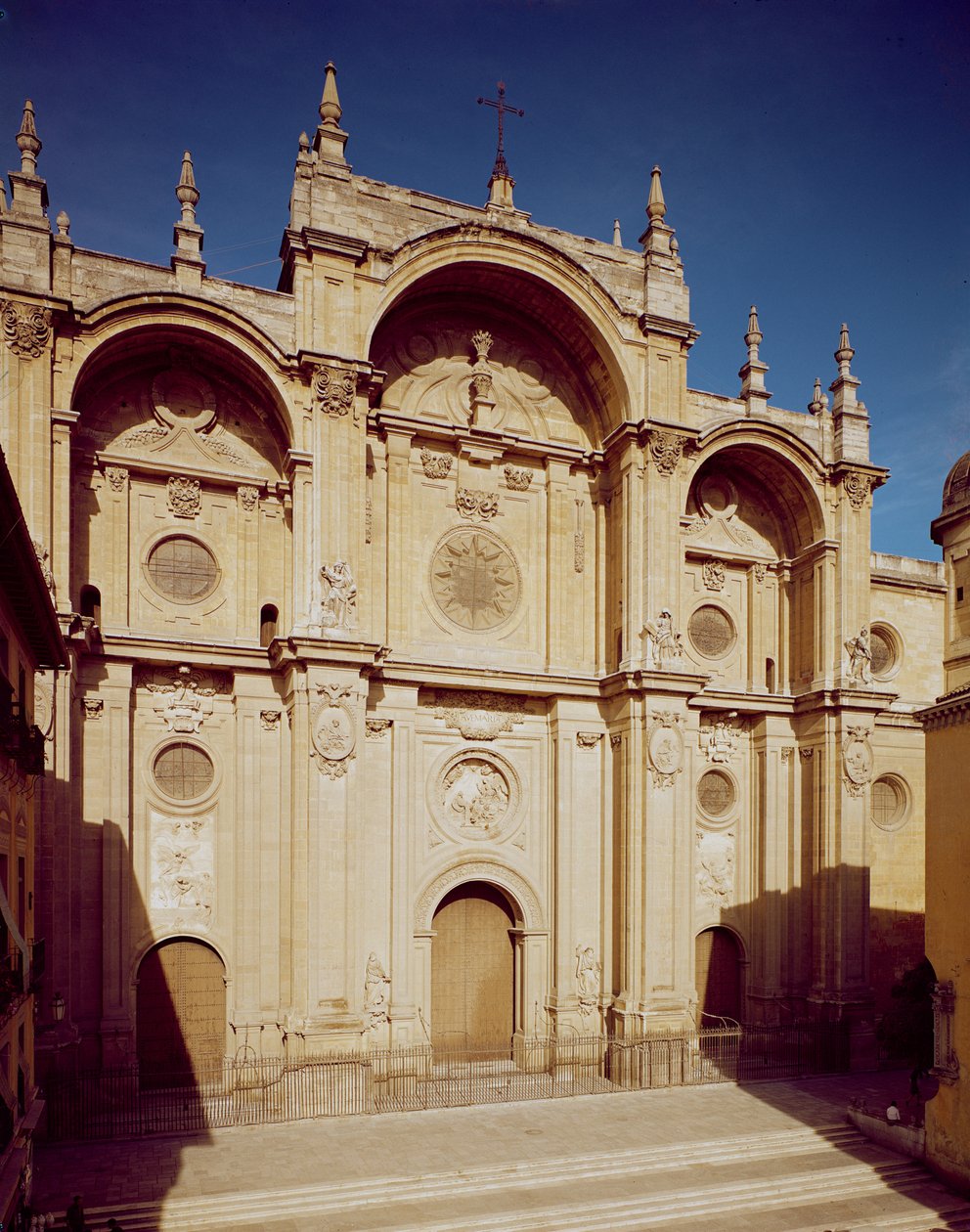Veduta della facciata, completata nel 1667 da Alonso Cano
