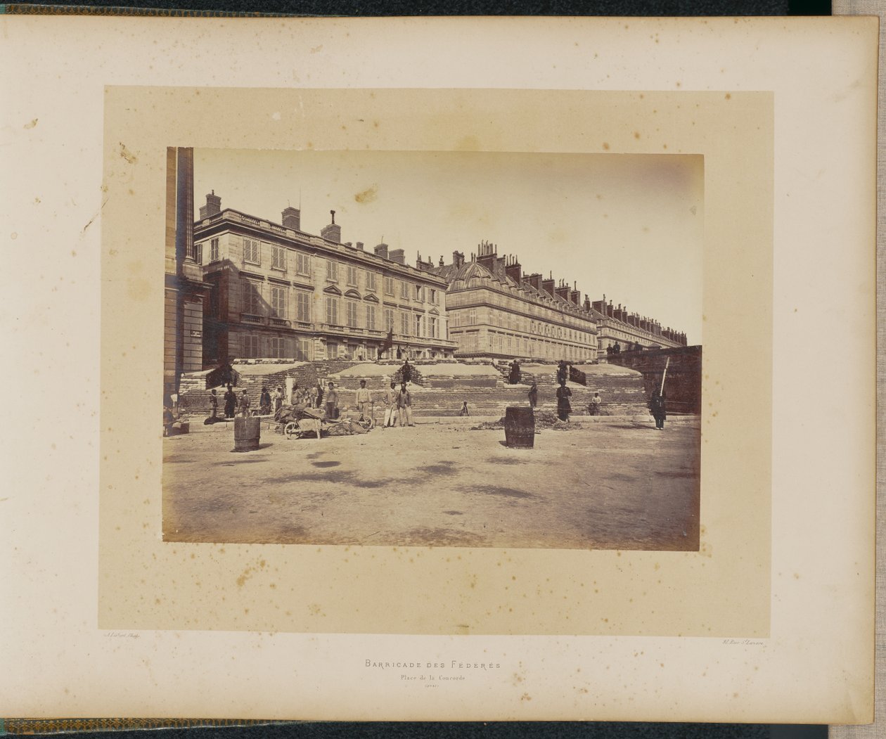 Barricata dei Federati, piazza della Concordia. da Alphonse J. Liébert