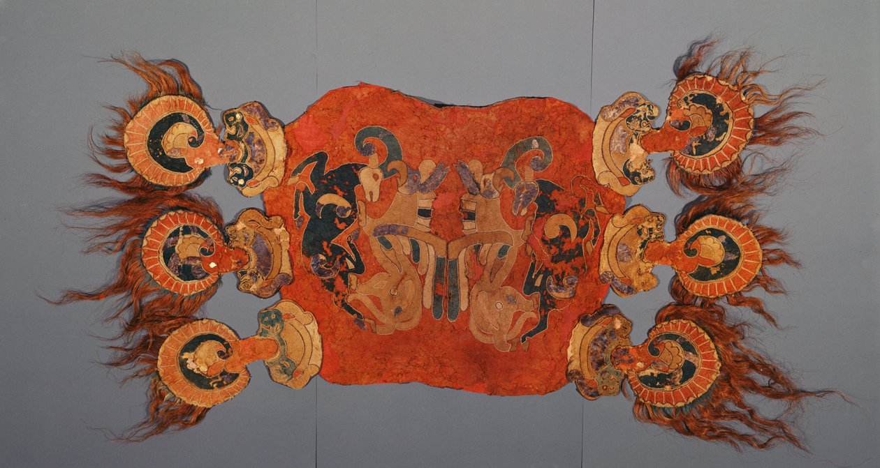 Copertura per sella decorata con grifoni che attaccano capre di montagna da Altaic School