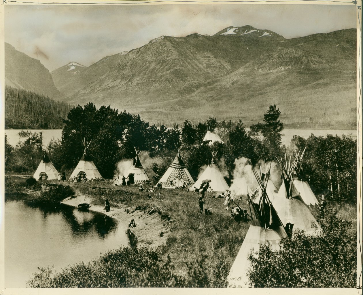 Un accampamento di nativi americani da American Photographer