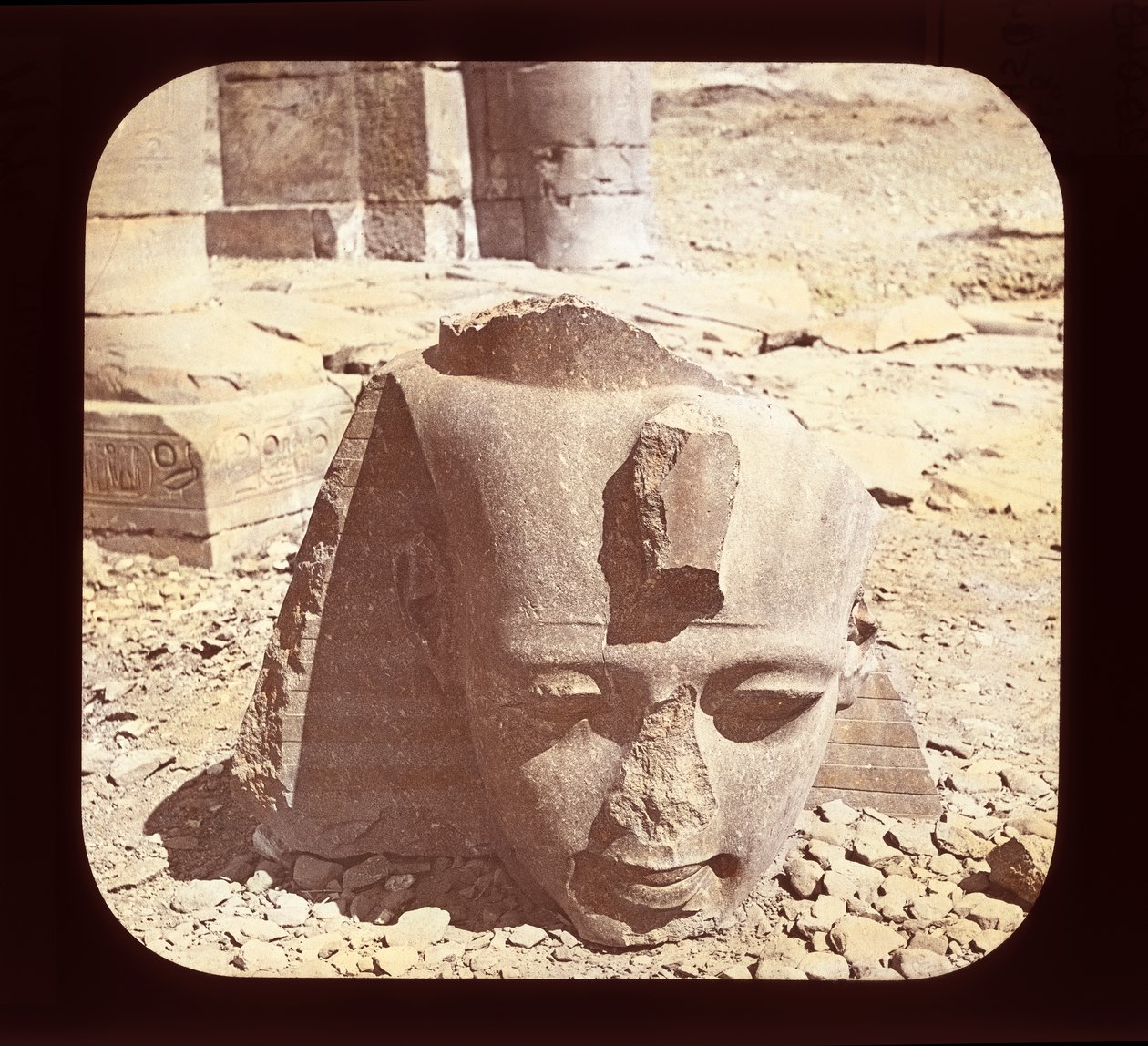 Egitto - Il Ramesseum, testa del colosso di Ramses II, Tebe da American Photographer