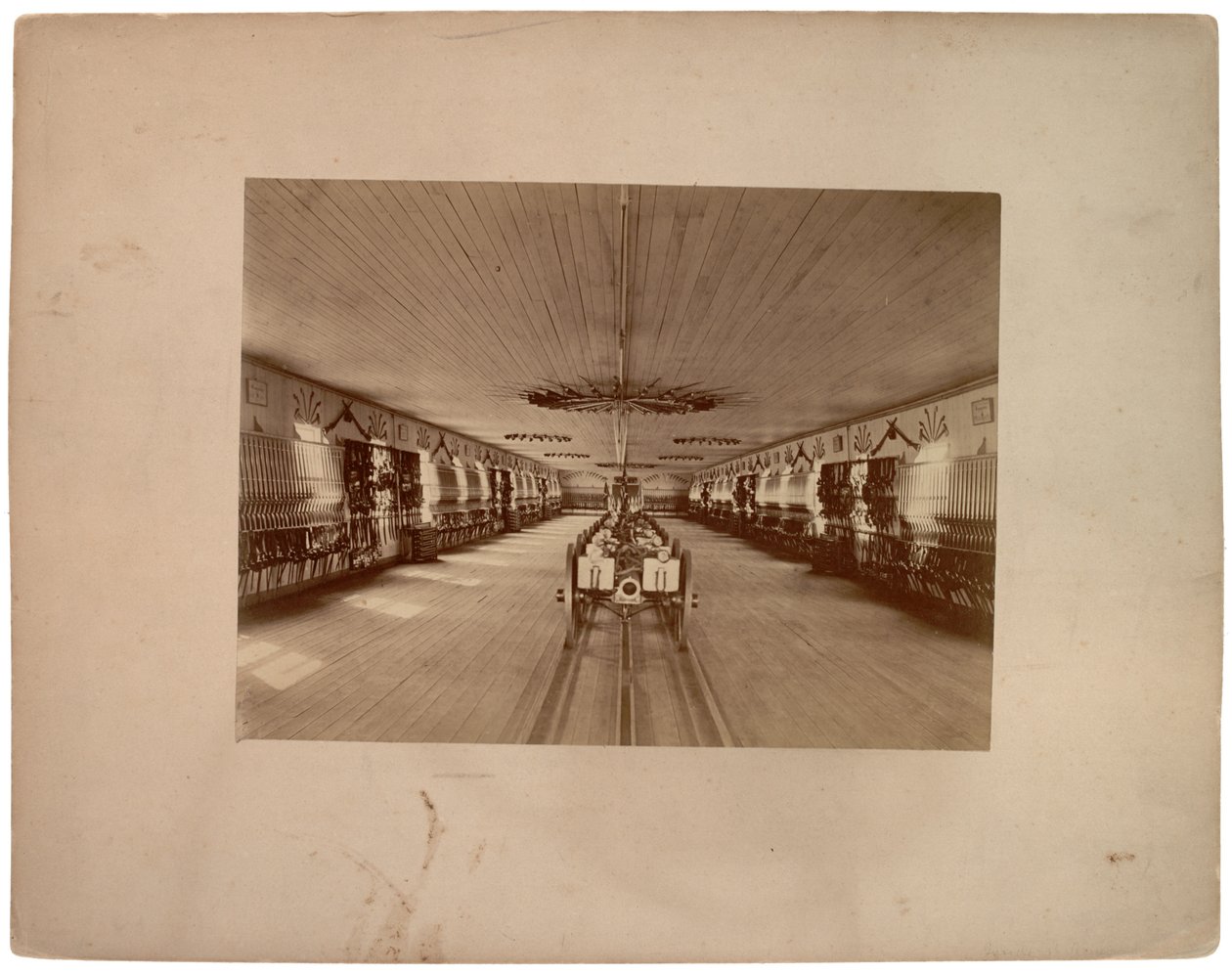 Interno di Armward, c. 1870 da American Photographer