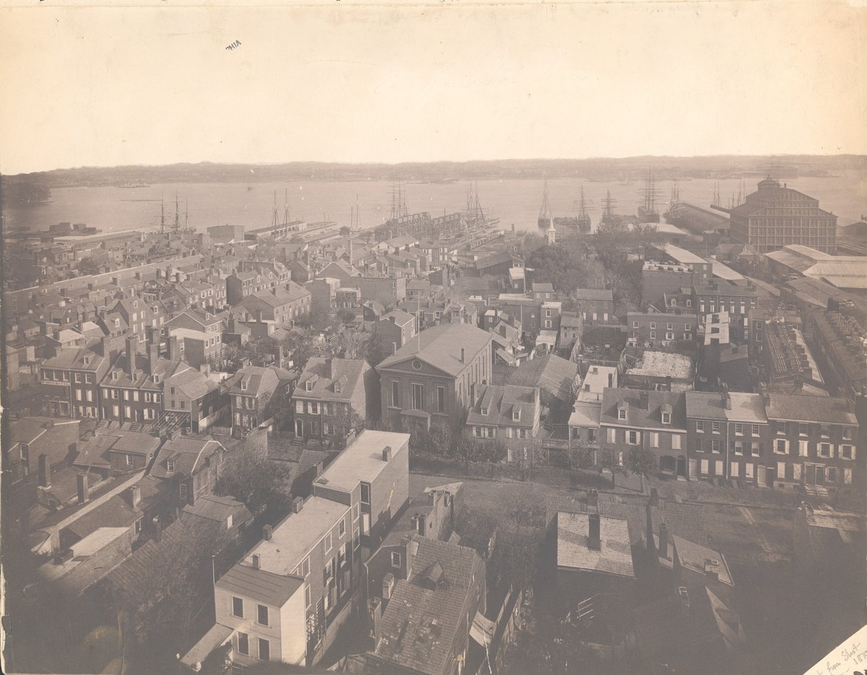 Panorama di Filadelfia, vista est - Est dalla torre di tiro, 1870 da American Photographer