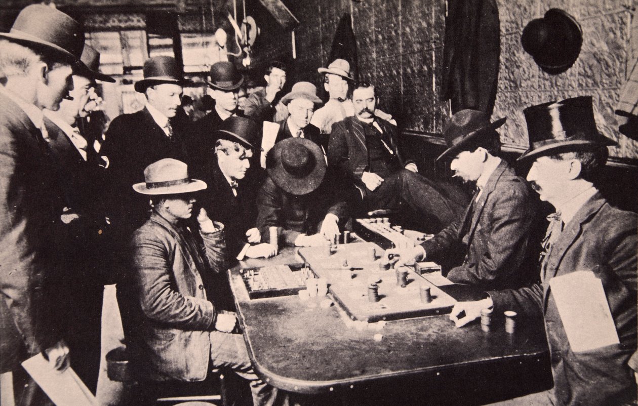 Giocando a Faro nel Saloon Orientale a Bizbee, Arizona, 1903 da American Photographer