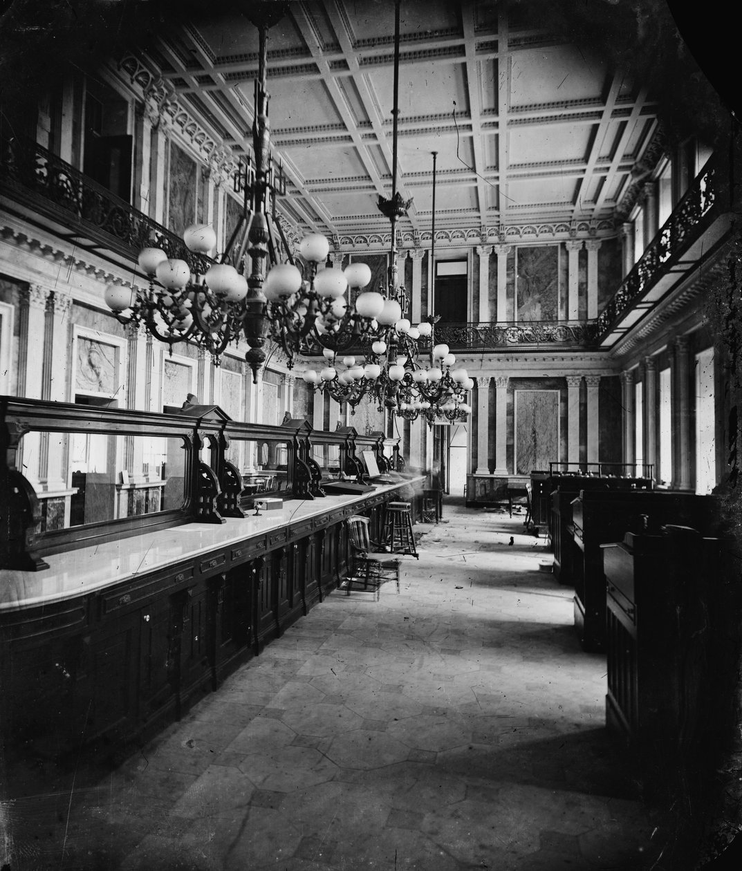 Dipartimento del Tesoro ai tempi di Lincoln (sala cassa - dietro le scrivanie) da American Photographer