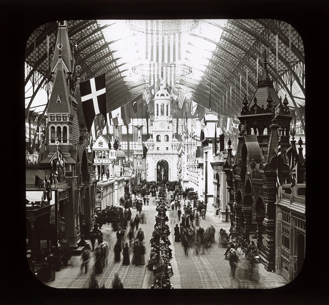 Esposizione Colombiana Mondiale: Edificio delle Arti Liberali, Chicago, 1893 da American Photographer
