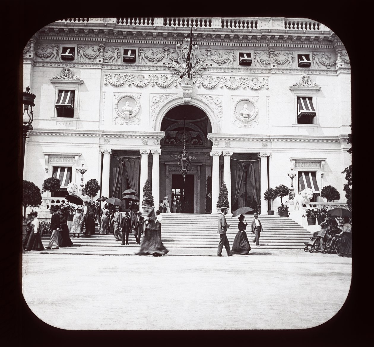 Esposizione Colombiana Mondiale: Edificio dei Trasporti, Chicago, 1893 da American Photographer