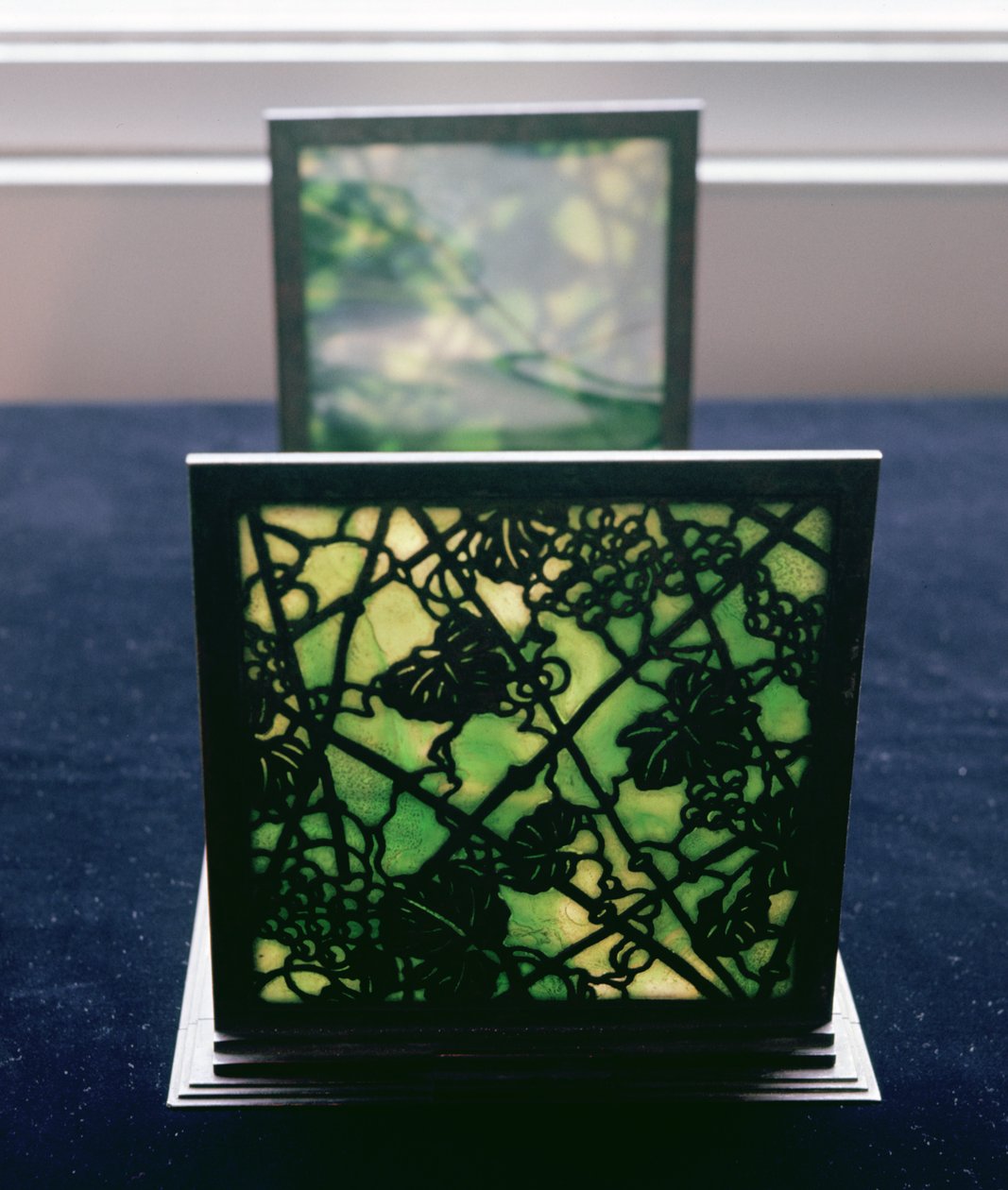 Fermalibri Art Nouveau, Tiffany Studios, c.1894 da American School