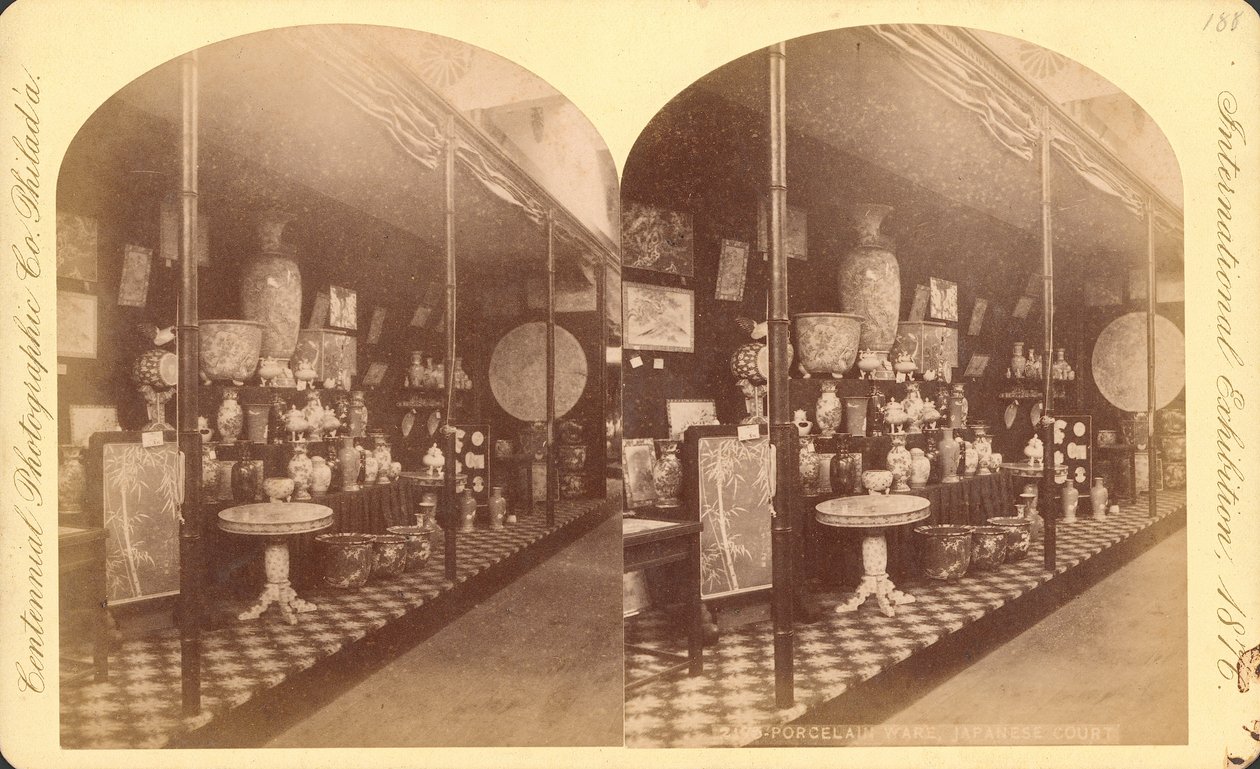 Collezione di vasi giapponesi, urne e schermi, Corte giapponese, Esposizione Internazionale del Centenario da American Photographer