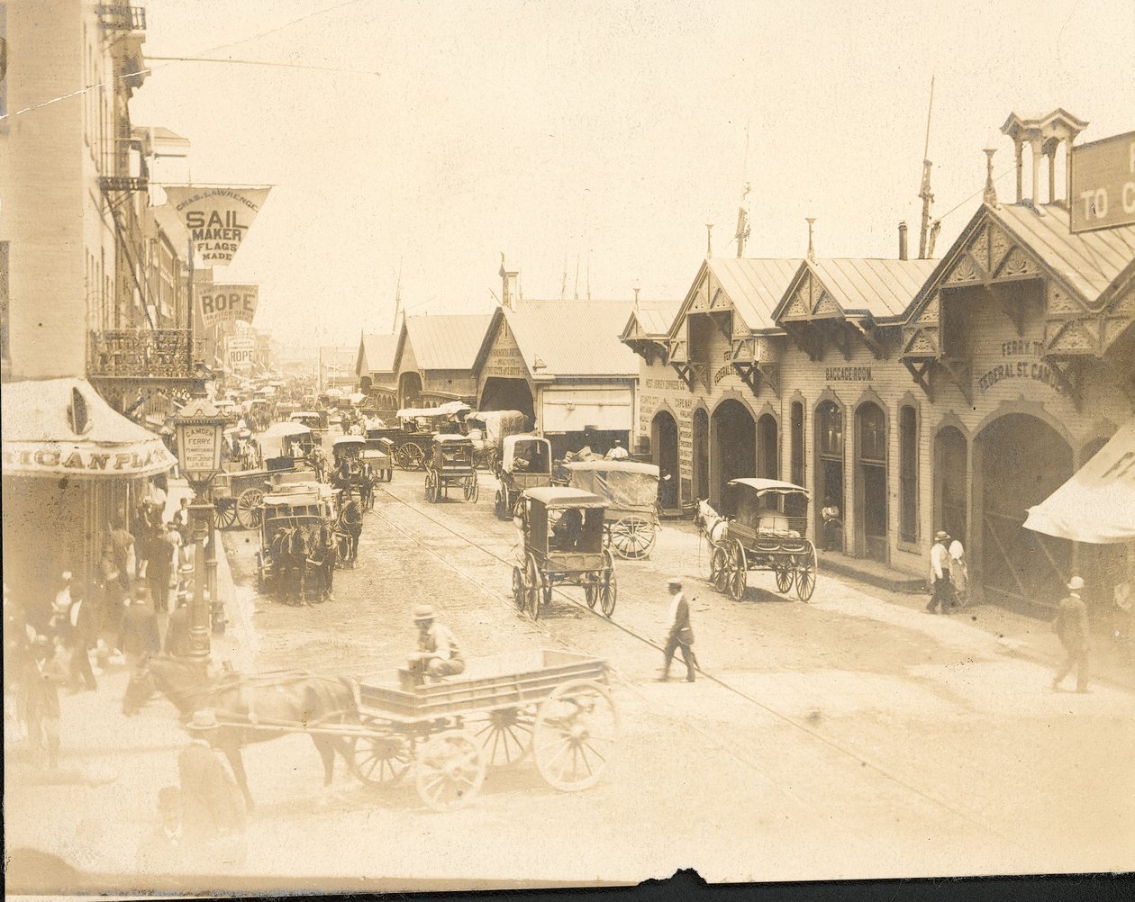 Delaware Avenue, nord da Market Street da American Photographer