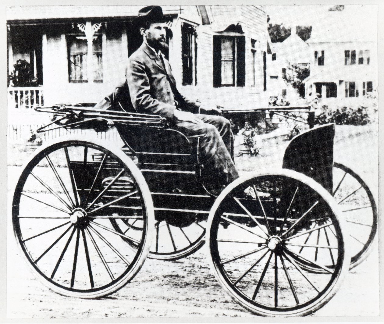 Prima automobile americana, progettata e costruita da Charles e Frank Duryea da American Photographer