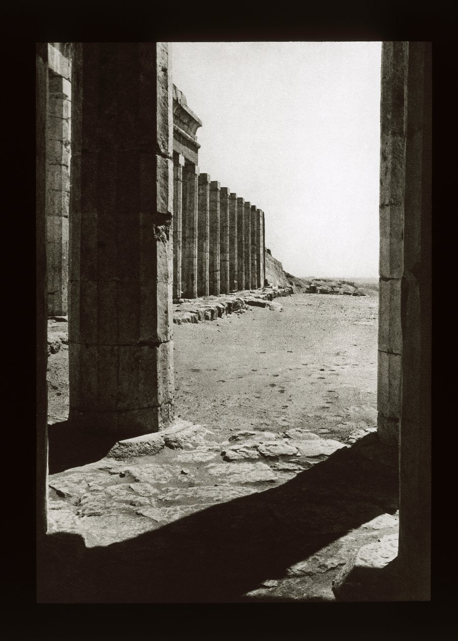 Cortile del Tempio di Hatshepsut, Deir El-Bahri da American Photographer