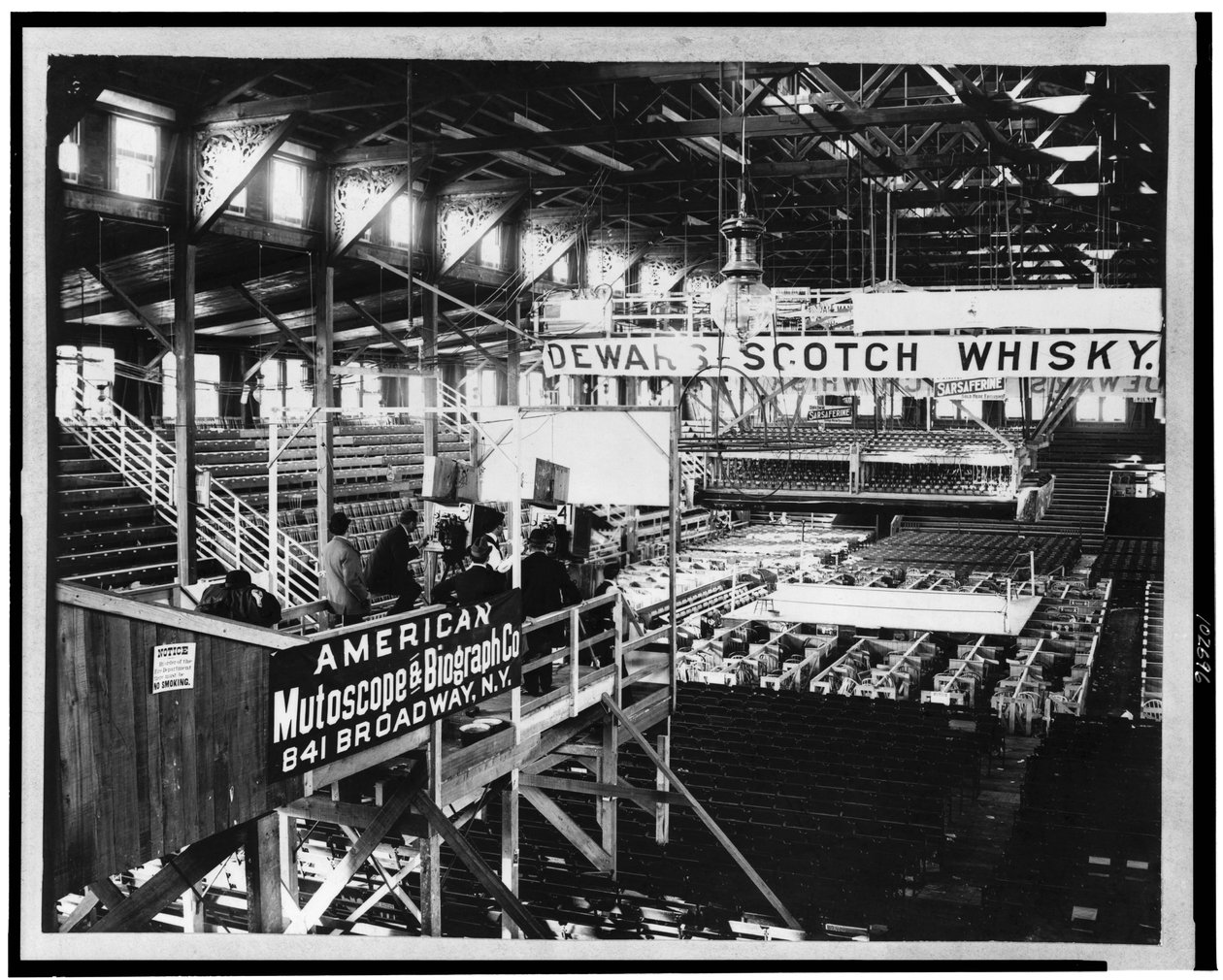 Interno del club house di Coney Island, c.1899 da American Photographer