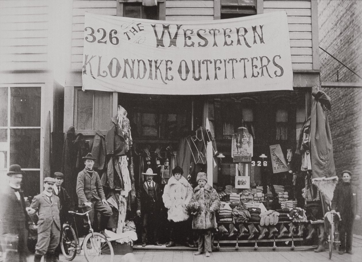Negozio di forniture per il Klondike, Cordova Street, Vancouver 1897 da American Photographer