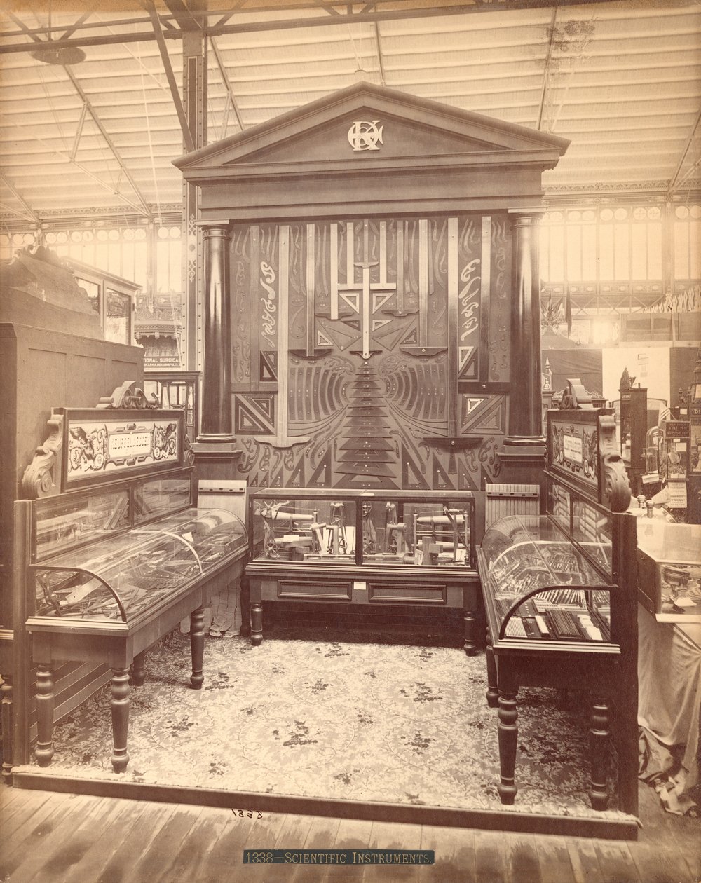 Esposizione della Kuffel & Esser, Main Building, Centennial International Exhibition, Philadelphia, 1876 da American Photographer