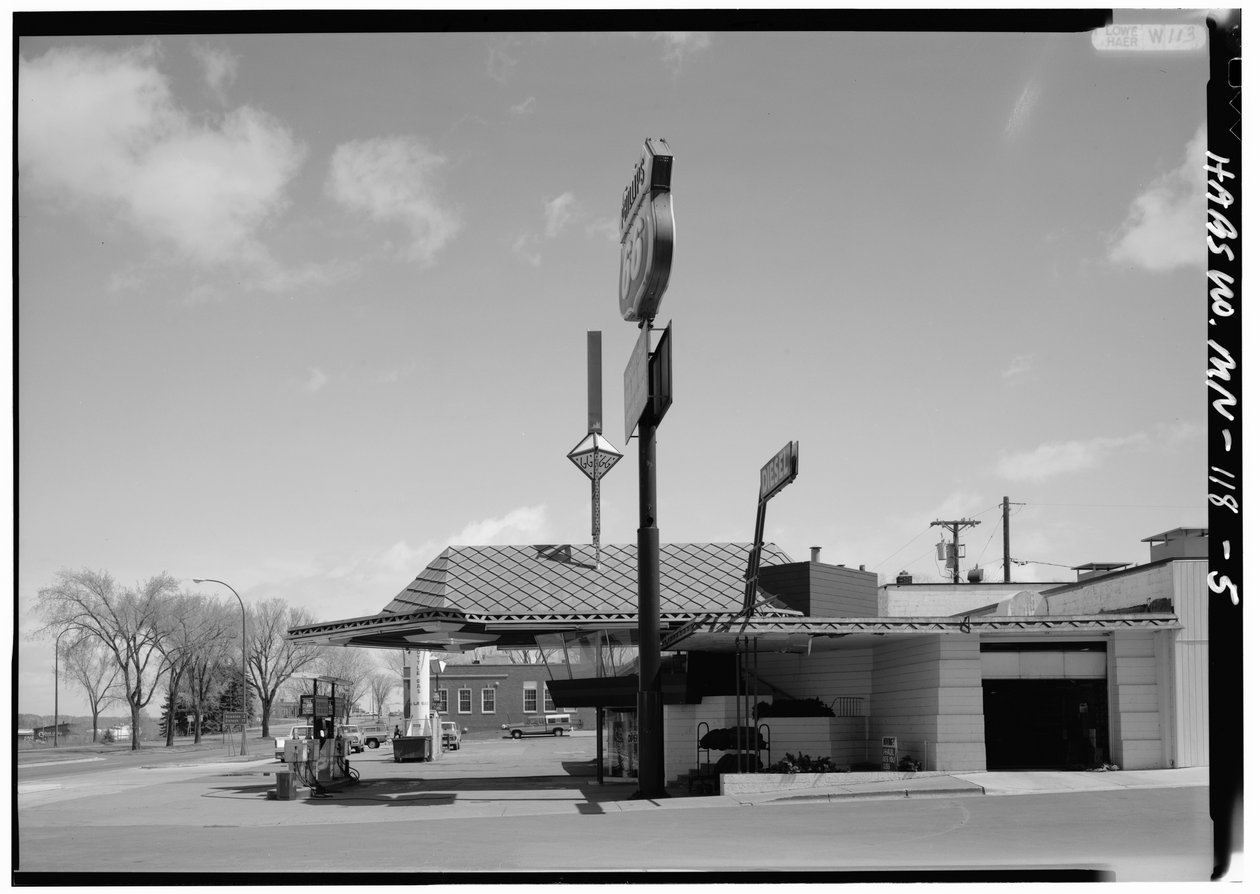 Stazione di Servizio della Lindholm Oil Company, Cloquet, Minnesota da American Photographer