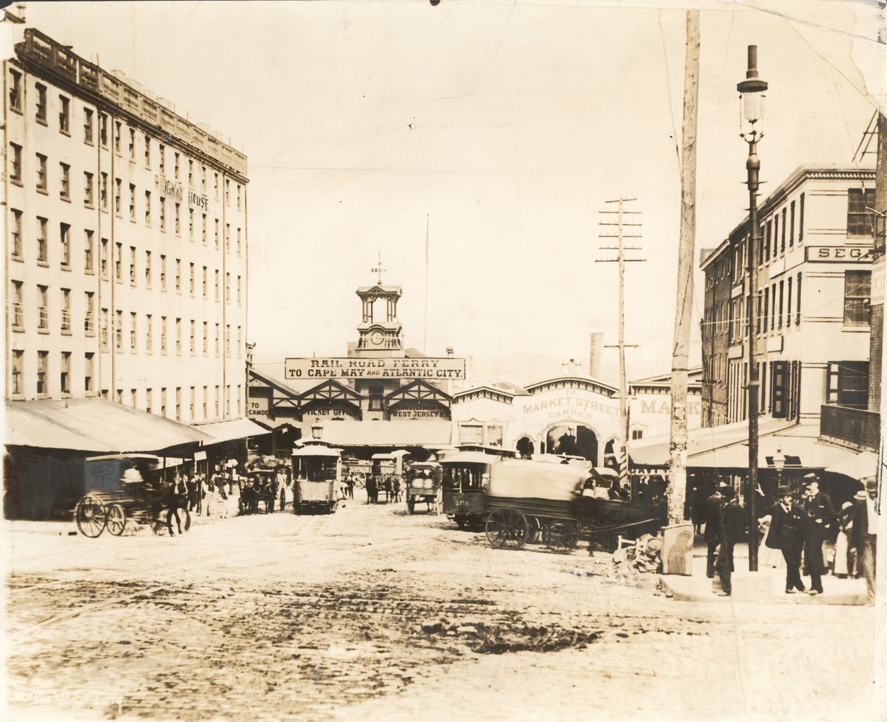Market Street al fronte del fiume Delaware, c.1894 da American Photographer
