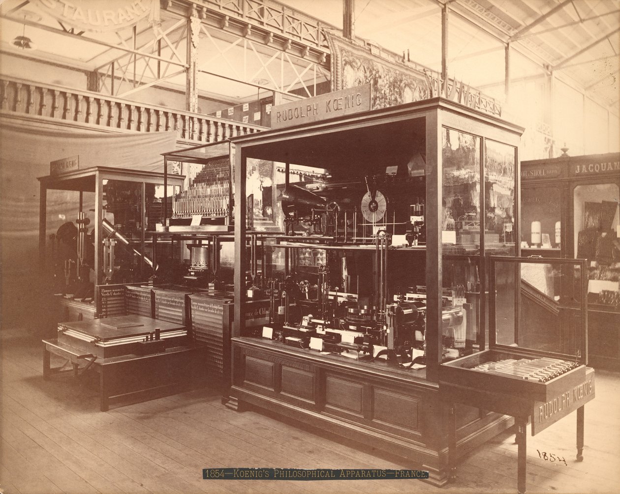 Esposizione di Rudolph Koenig, Apparato Filosofico, Main Exhibition, Centennial International Exhibition, Philadelphia, 1876 da American Photographer