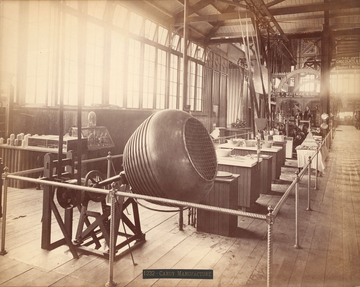 Esposizione di Stephen F. Whitman & Sons nella Machinery Hall dell