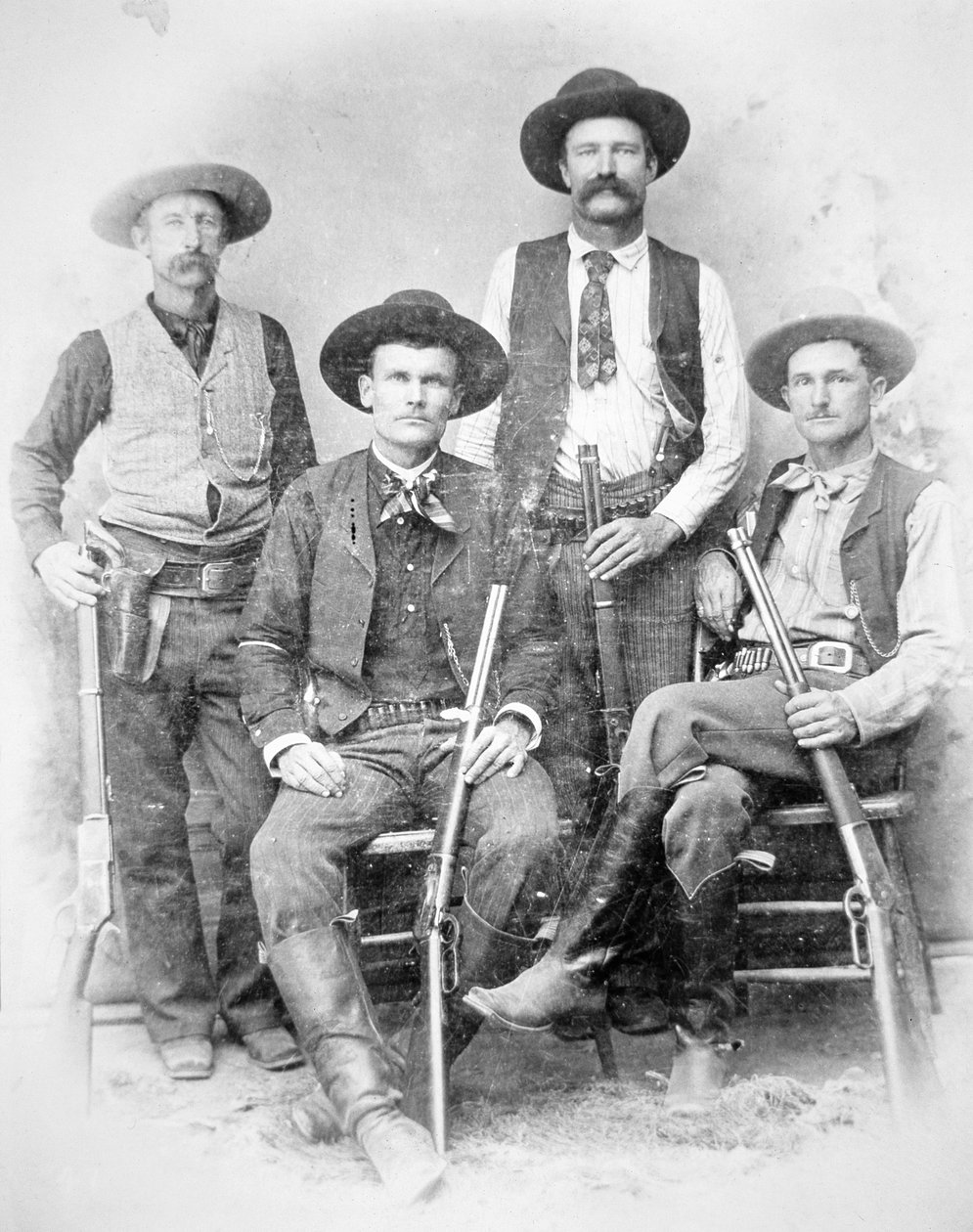Texas Rangers armati di revolver e fucili Winchester da American Photographer