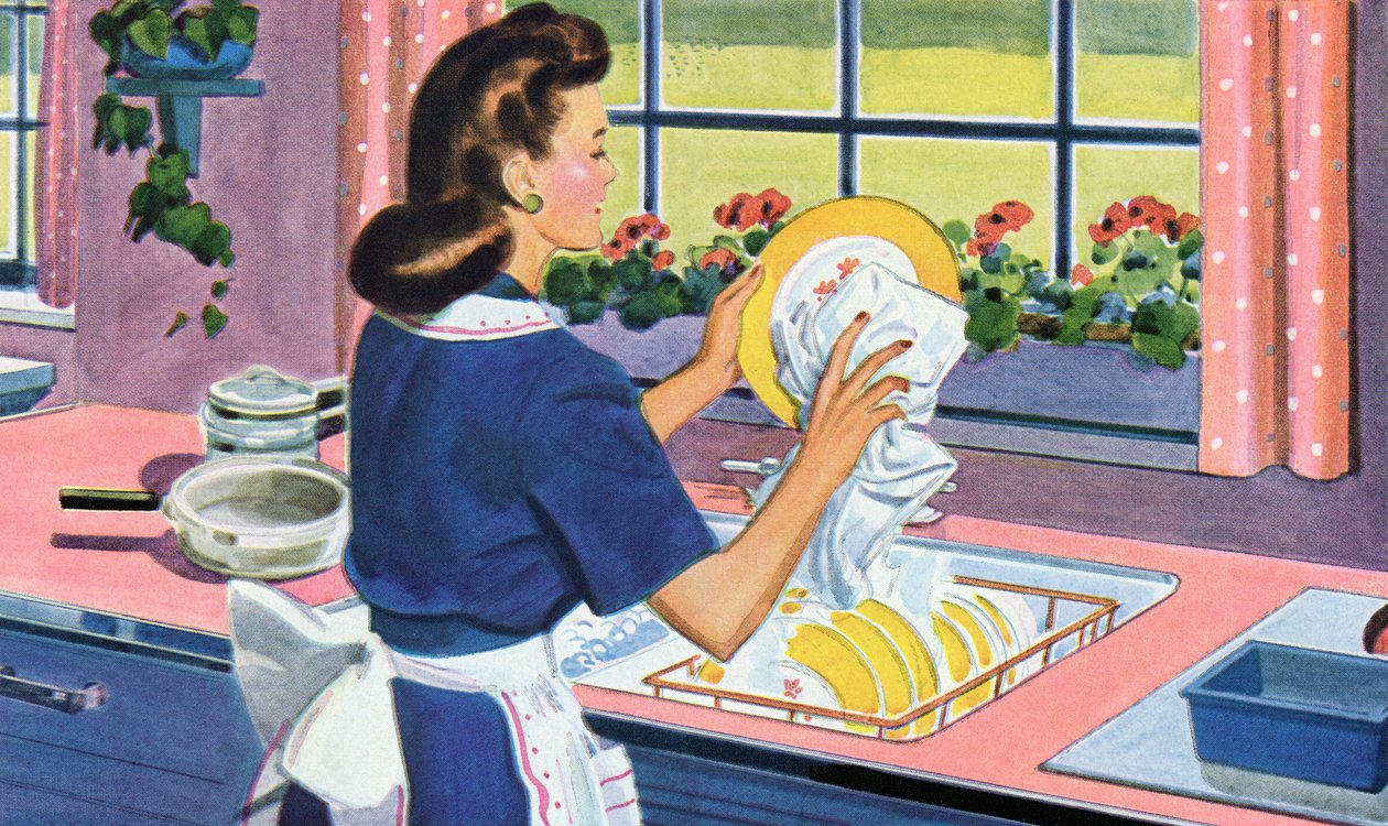 Una casalinga del 1940 lava i piatti nella sua cucina da sogno da American School