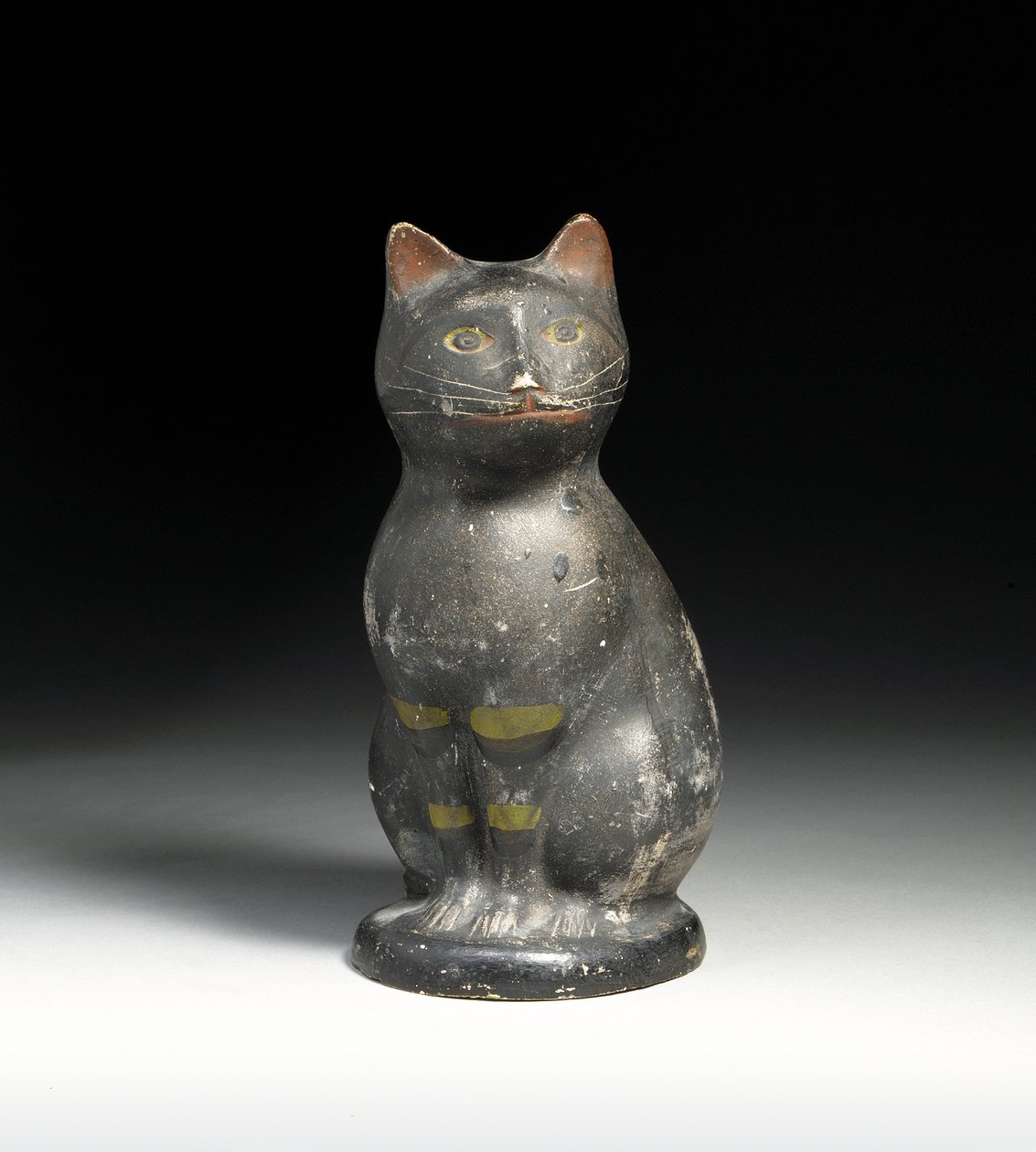 Gatto modellato e decorato da American School