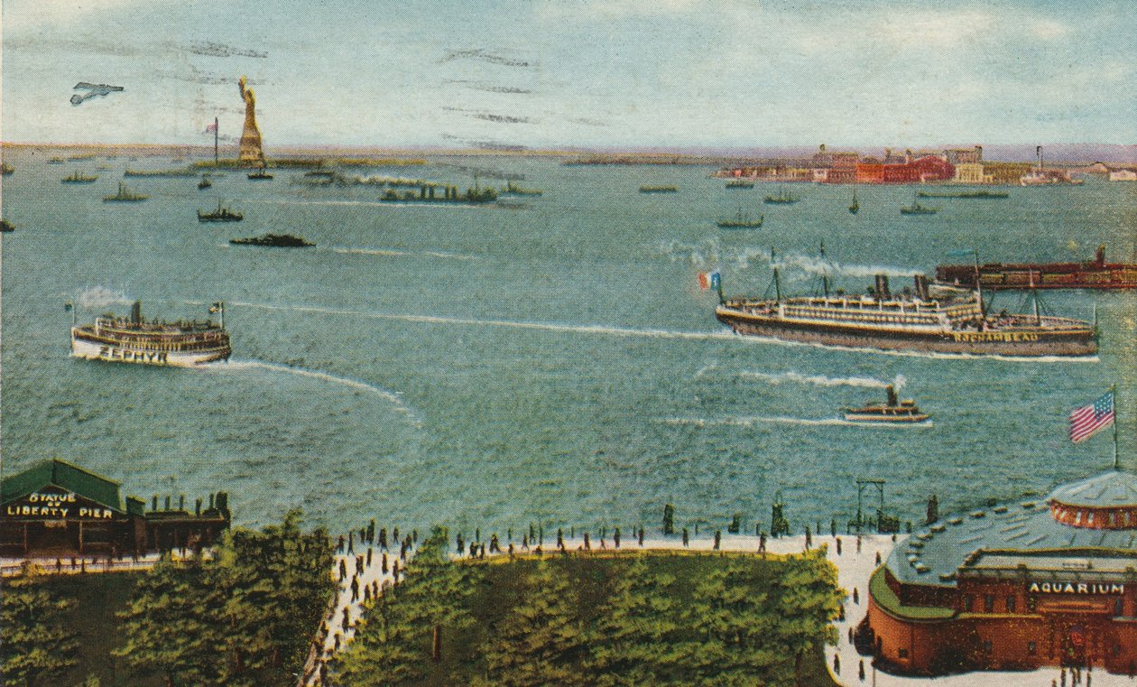 Porto di New York dalla Battery, con Statua della Libertà e Ellis Island, c.1910 da American School
