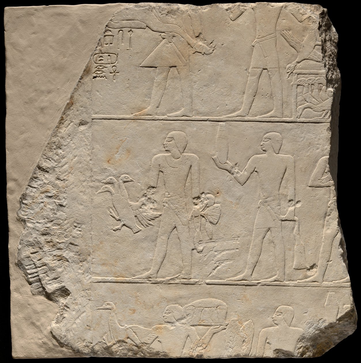 Frammento di parete di una tomba raffigurante portatori di offerte da Ancient Egyptian
