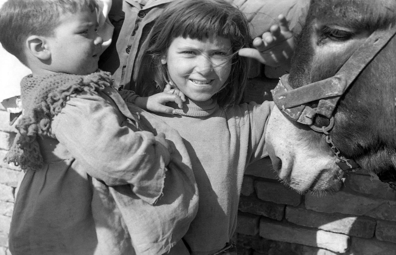 CROTONE - LA VITA NEI VILLAGGI OPERAI, da Ando Gilardi